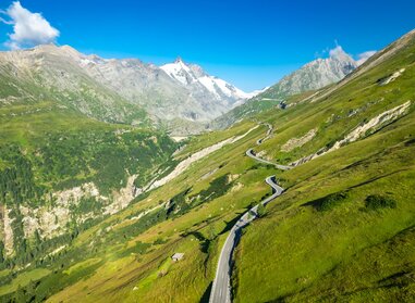 Auffahrt Richtung Kaiser-Franz-Josefs-Höhe mit Blick auf Großglockner | © grossglockner.at/Michael Stabentheiner