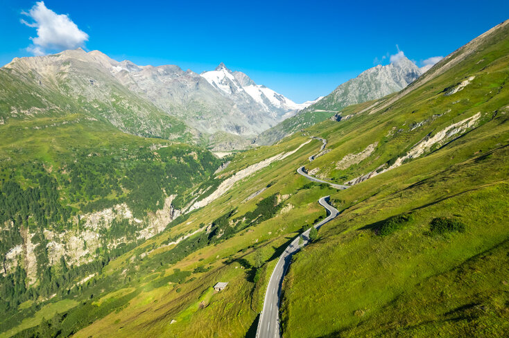 Auffahrt Richtung Kaiser-Franz-Josefs-Höhe mit Blick auf Großglockner | © grossglockner.at/Michael Stabentheiner