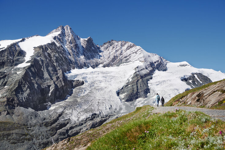 Wandern am Kaisersteinweg mit Blick auf Großglockner | © grossglockner.at/Michael Königshofer