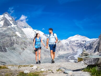 Wandern am Kaisersteinweg mit Ausblick auf den Großglockner | © grossglockner.at/Michael Stabentheiner